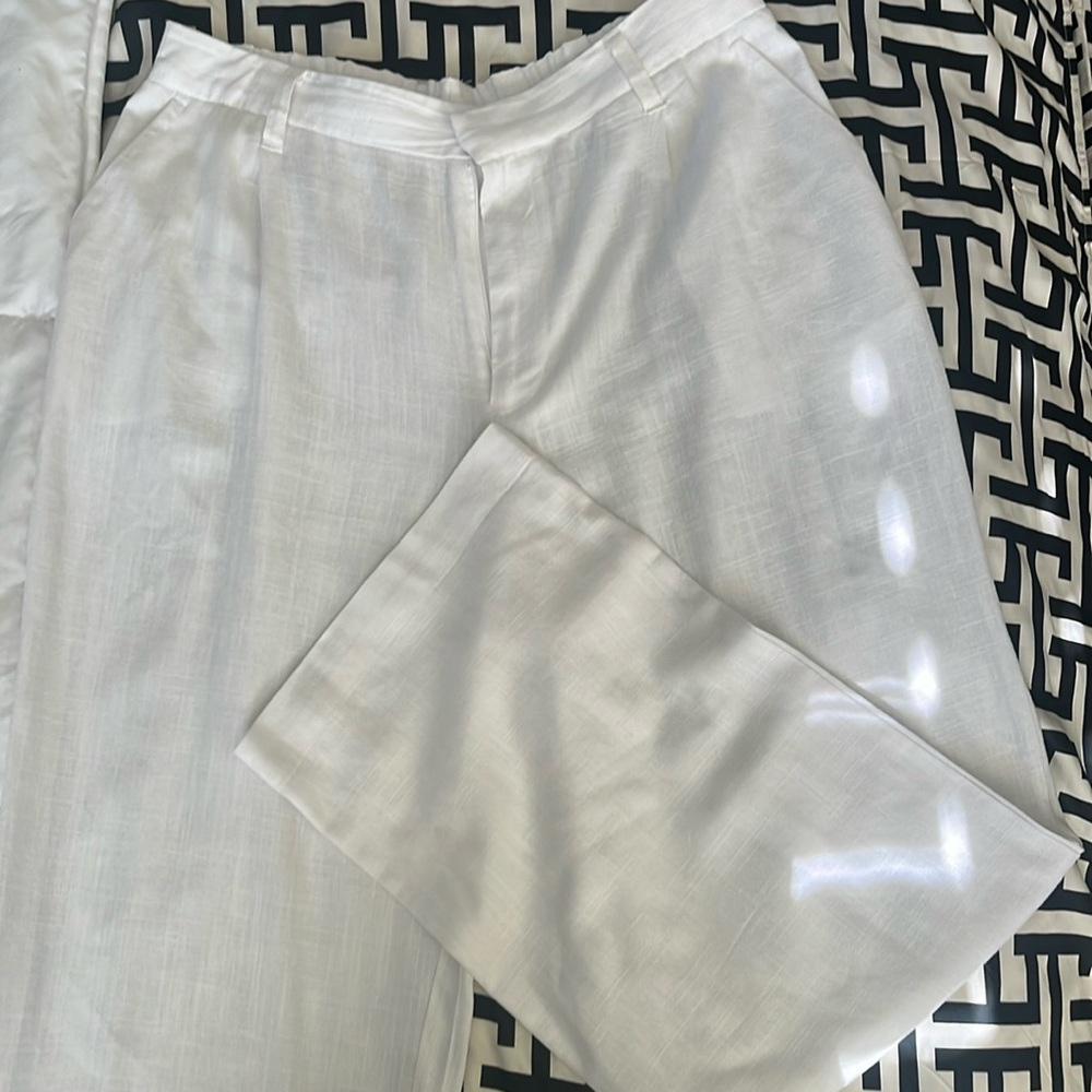 H&M Divided Liens Like wide leg trousers. White Size L